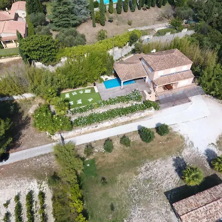 Le Vignoble De La Charbonniere
